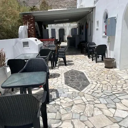 Aparthotel Marousi & Joanna Perissa (Santorini)
