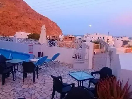 Marousi & Joanna Perissa (Santorini)