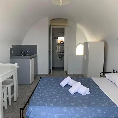 Marousi & Joanna Aparthotel Perissa (Santorini)